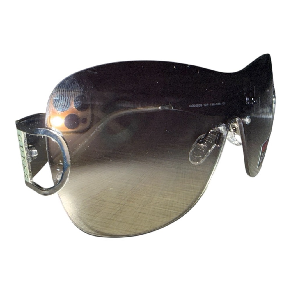 Guess NWT Sunglasses with Case - Picture 7 of 8